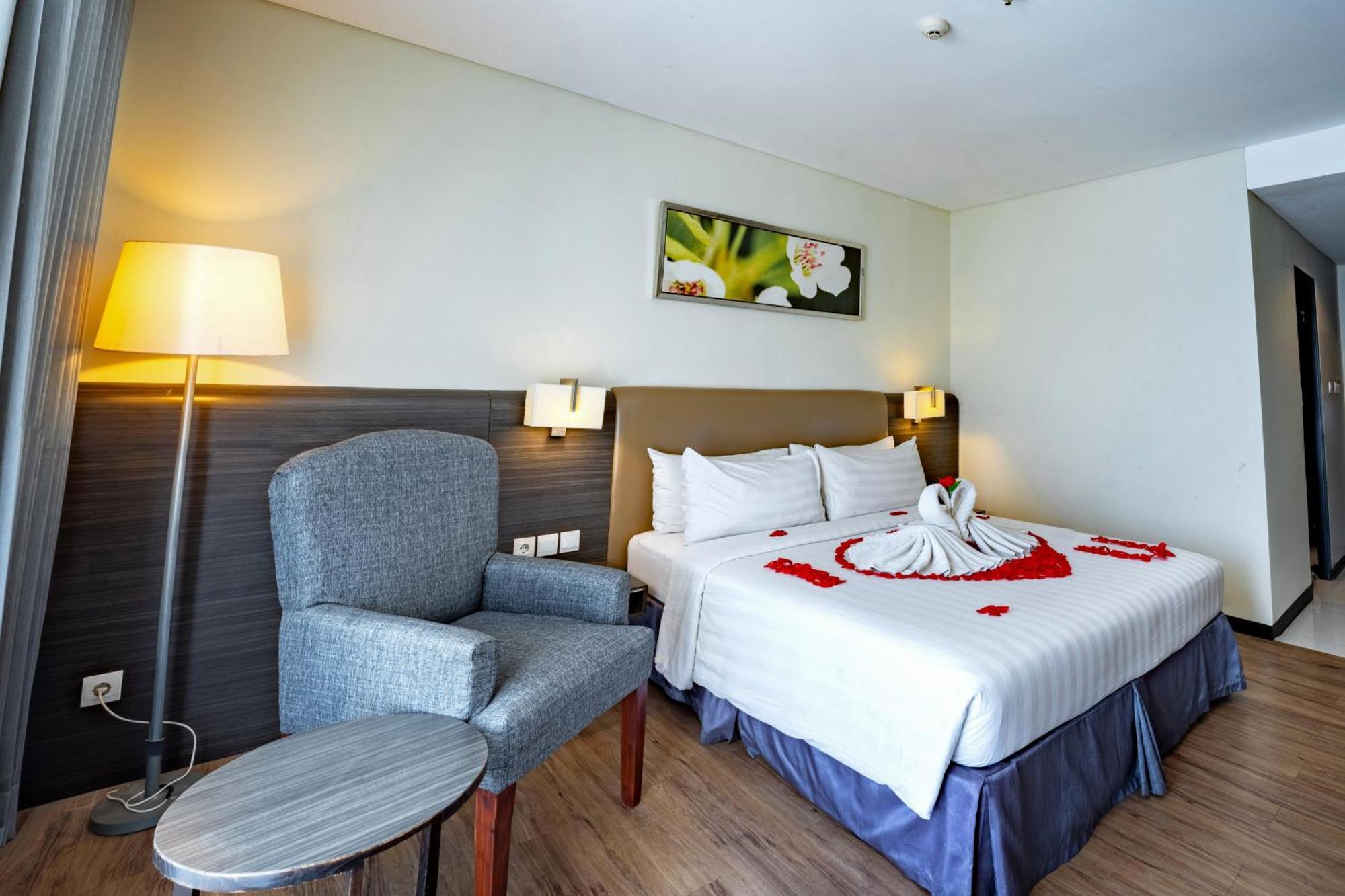 Estrella Hotel & Conference Luwuk Zewnętrze zdjęcie