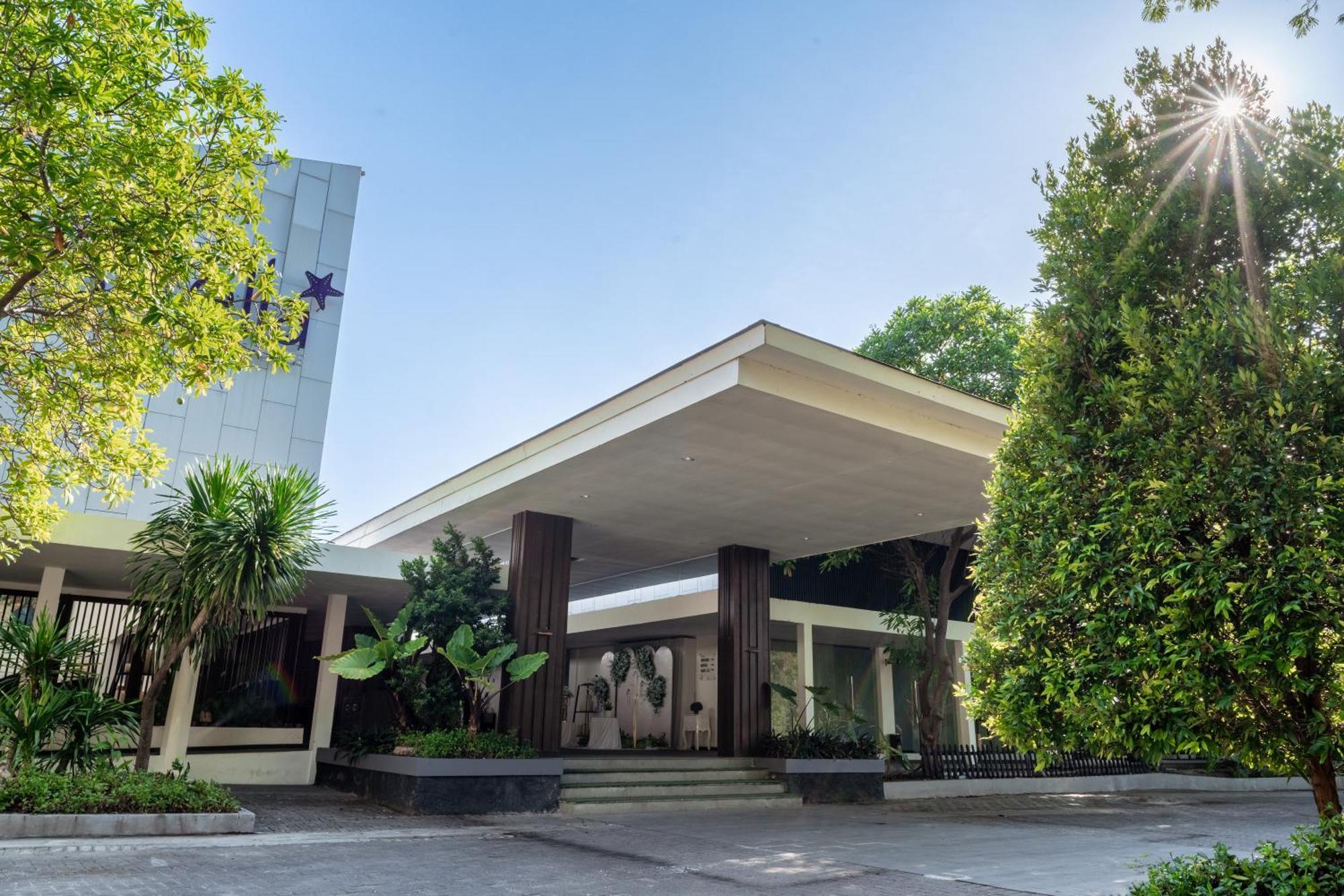 Estrella Hotel & Conference Luwuk Zewnętrze zdjęcie