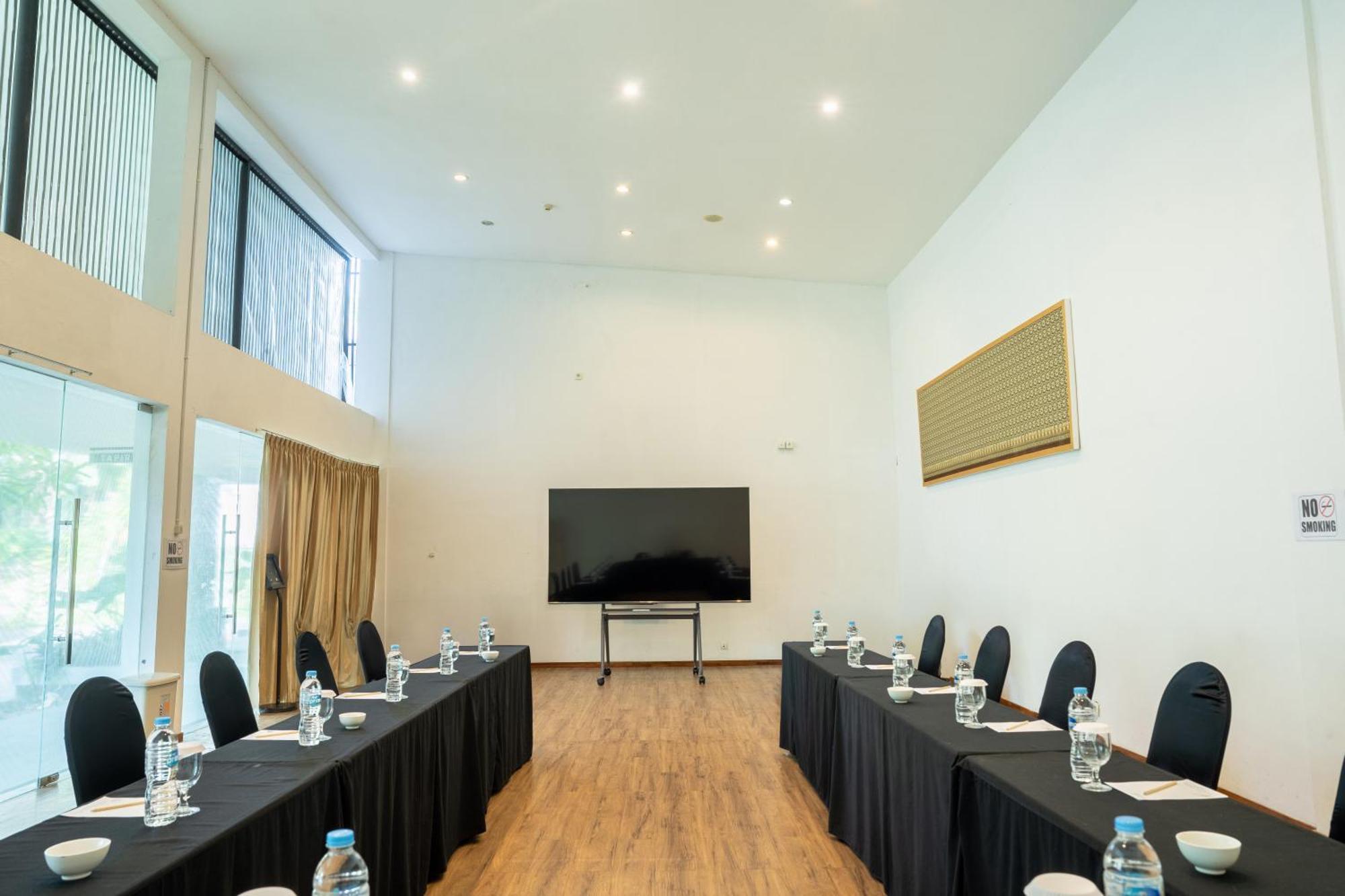 Estrella Hotel & Conference Luwuk Zewnętrze zdjęcie