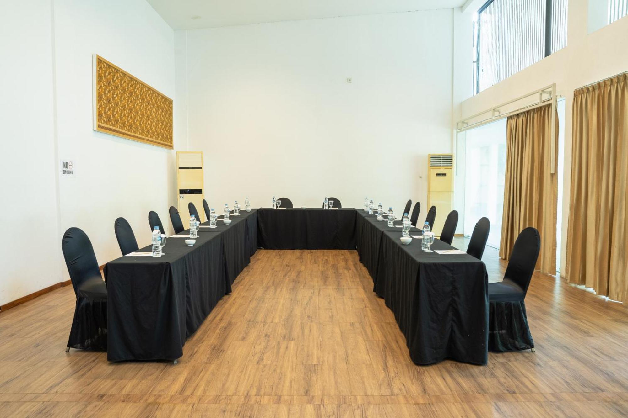 Estrella Hotel & Conference Luwuk Zewnętrze zdjęcie