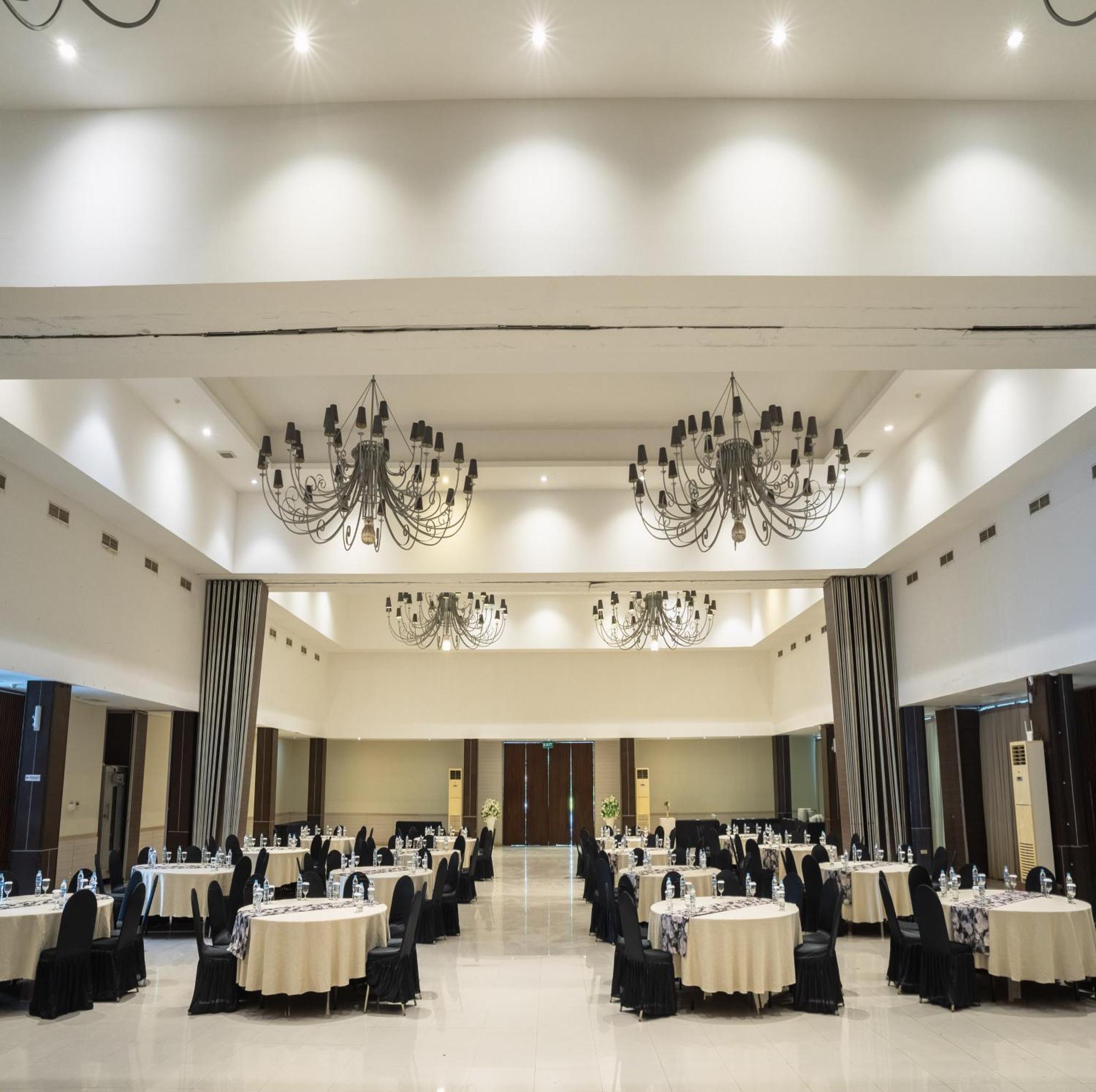 Estrella Hotel & Conference Luwuk Zewnętrze zdjęcie
