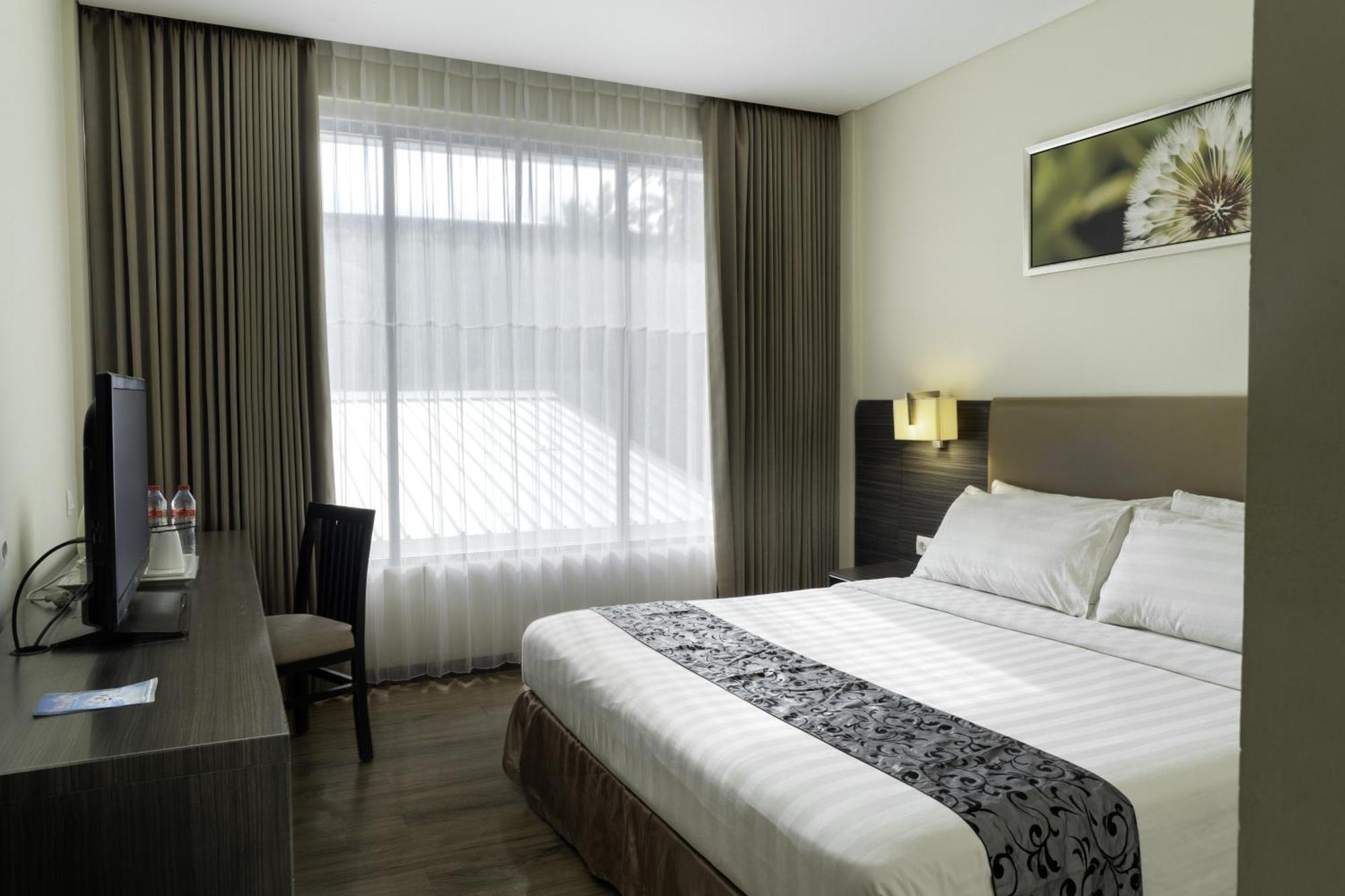 Estrella Hotel & Conference Luwuk Zewnętrze zdjęcie