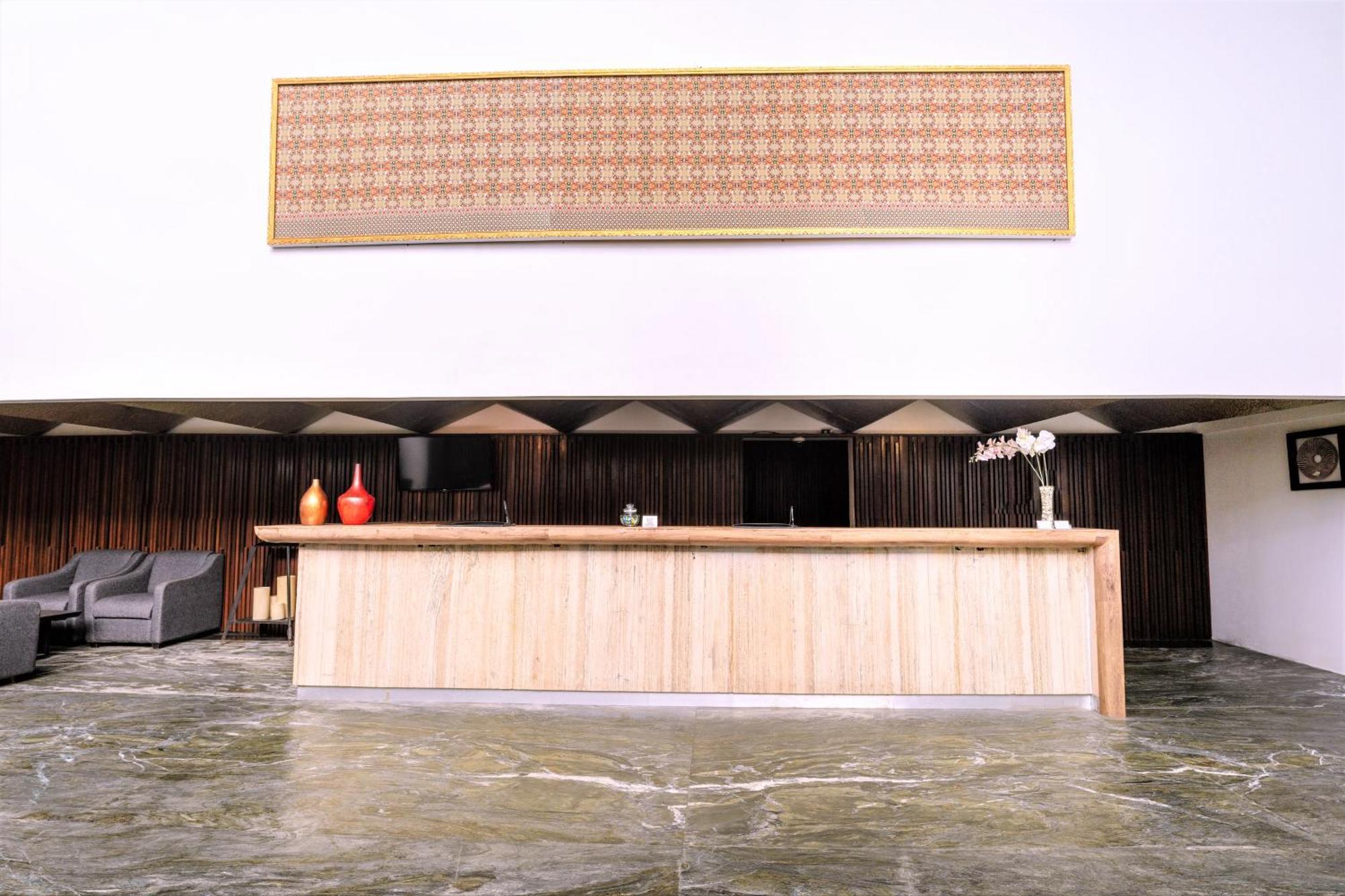 Estrella Hotel & Conference Luwuk Zewnętrze zdjęcie