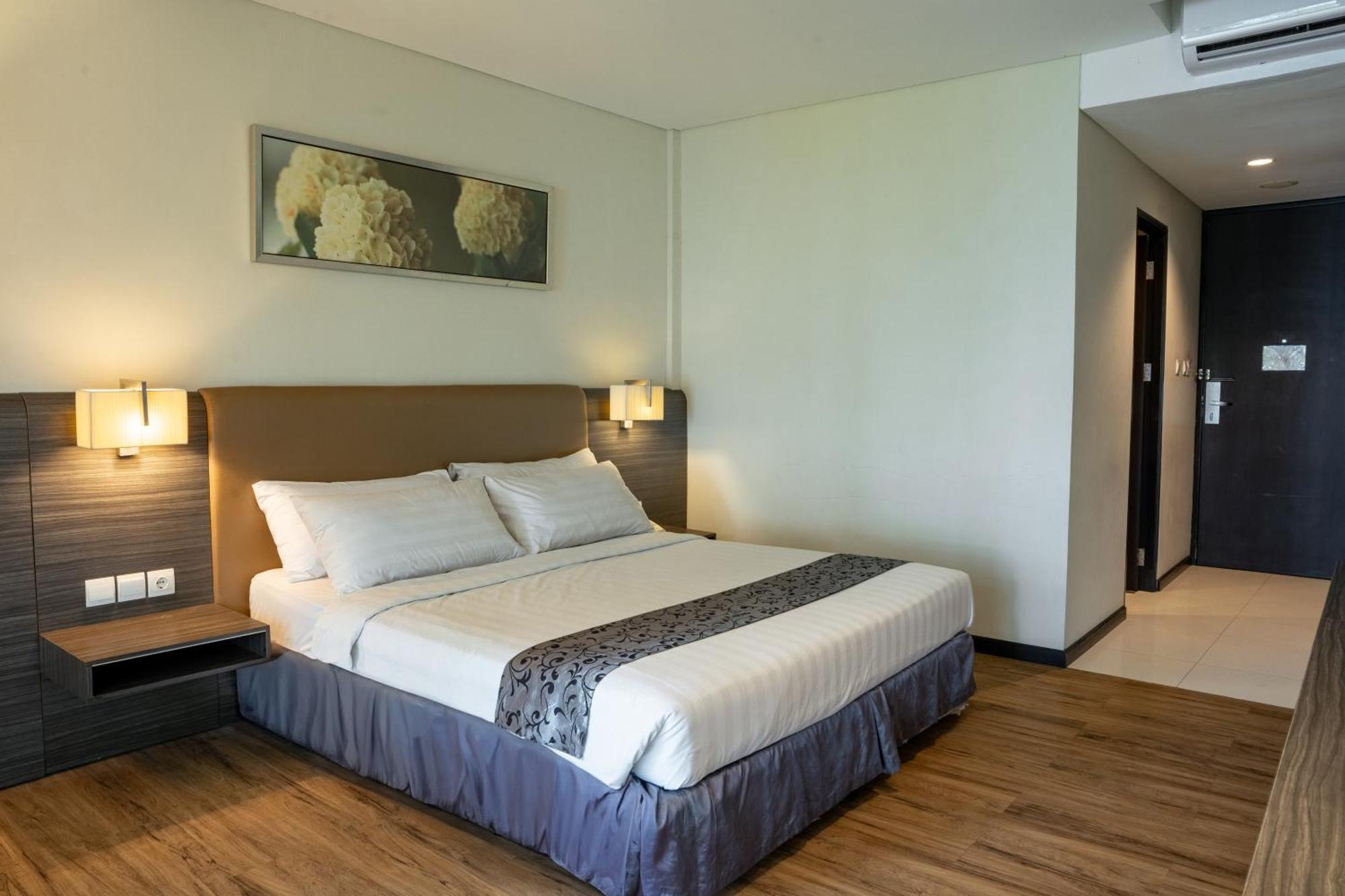 Estrella Hotel & Conference Luwuk Zewnętrze zdjęcie